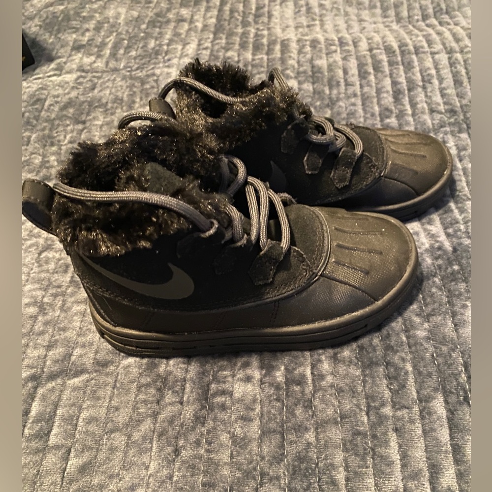 Nike ACG Kids faux fur boots